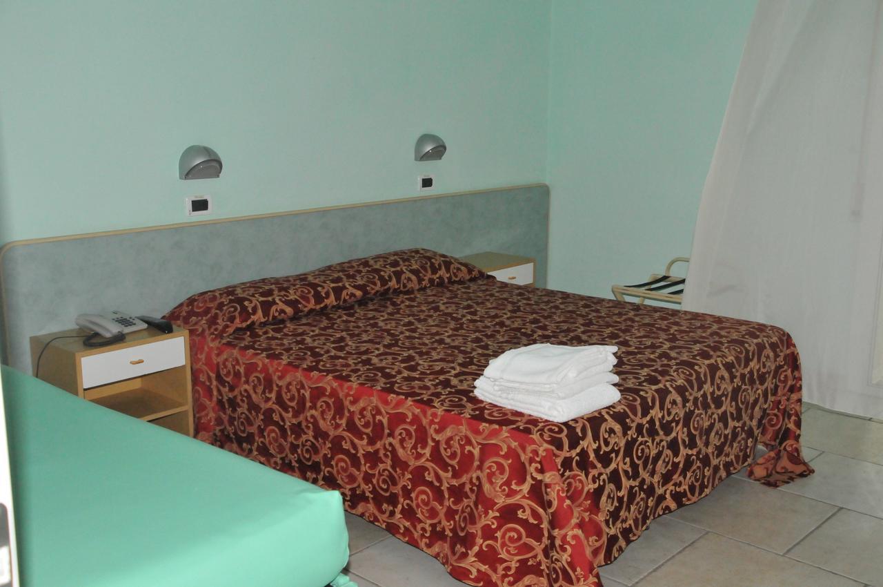 Hotel Le Lune Гатео а Маре Стая снимка