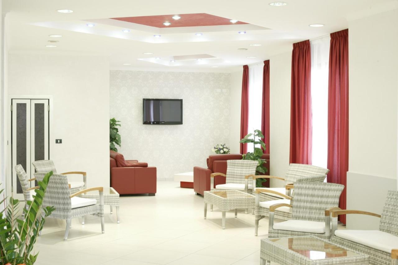 Hotel Le Lune Гатео а Маре Екстериор снимка