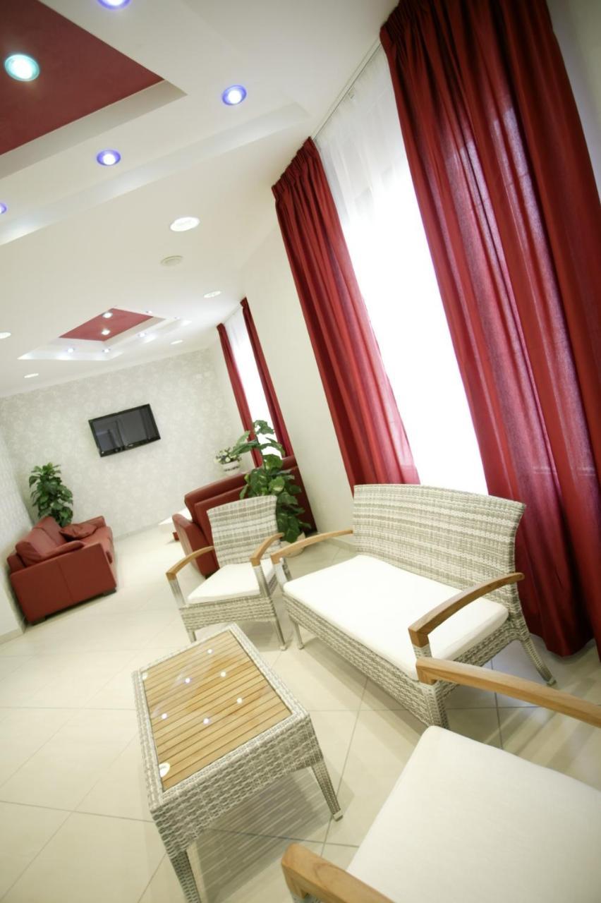 Hotel Le Lune Гатео а Маре Екстериор снимка