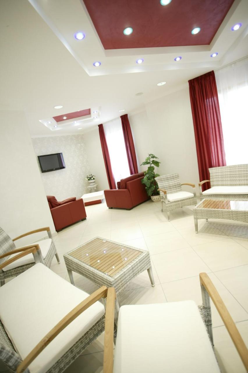 Hotel Le Lune Гатео а Маре Екстериор снимка