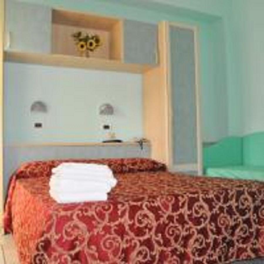 Hotel Le Lune Гатео а Маре Екстериор снимка