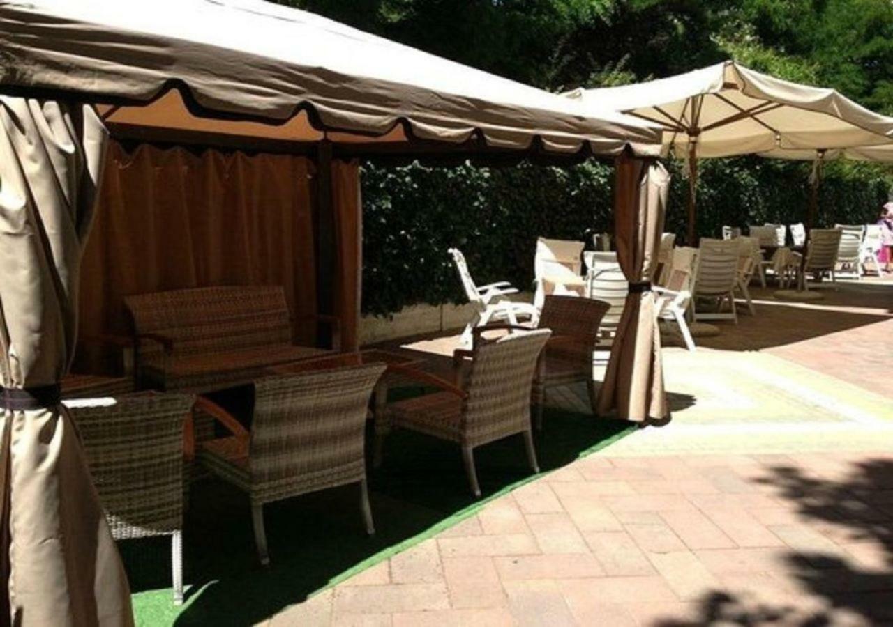 Hotel Le Lune Гатео а Маре Екстериор снимка